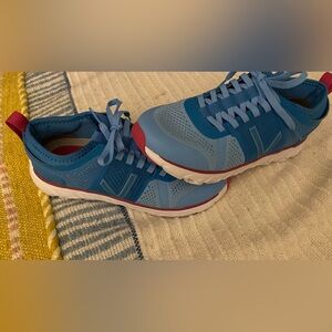 Brand new Women’s Vionic Captivate Horizon Blue Sneakers Size 8